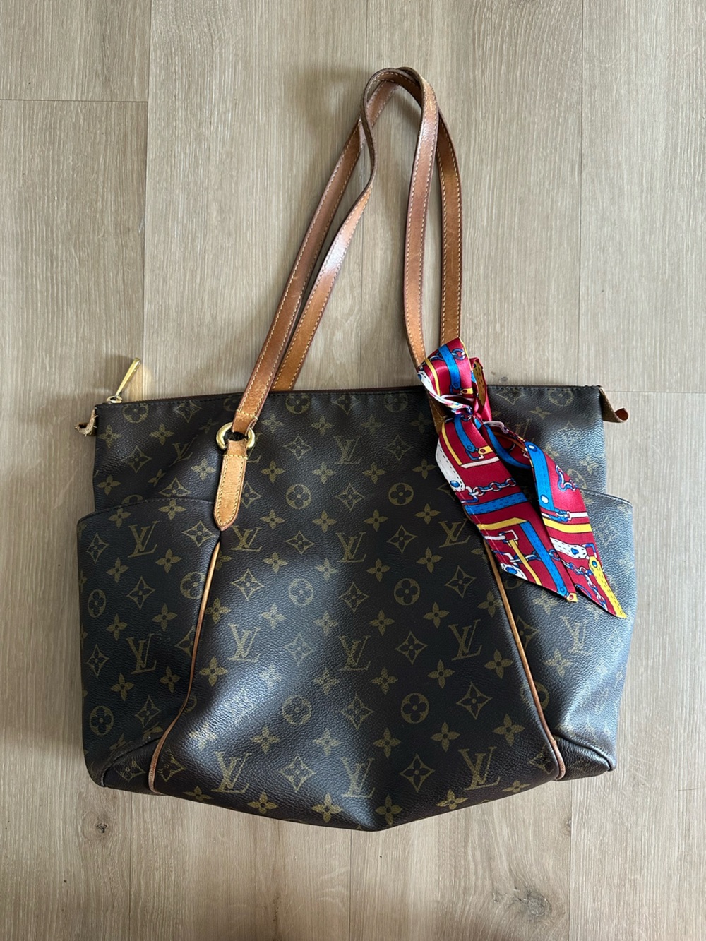 Louis Vuitton Totally MM Monogram Canvas Tote